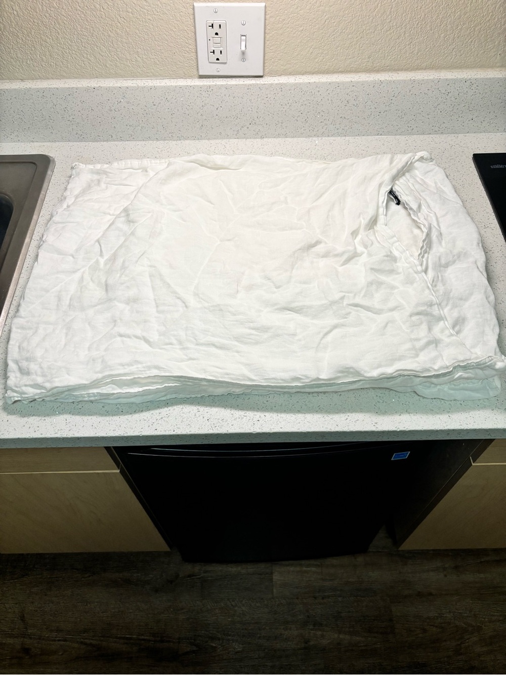 Brooklinen 100% linen white pillowcases set of 3 (247)